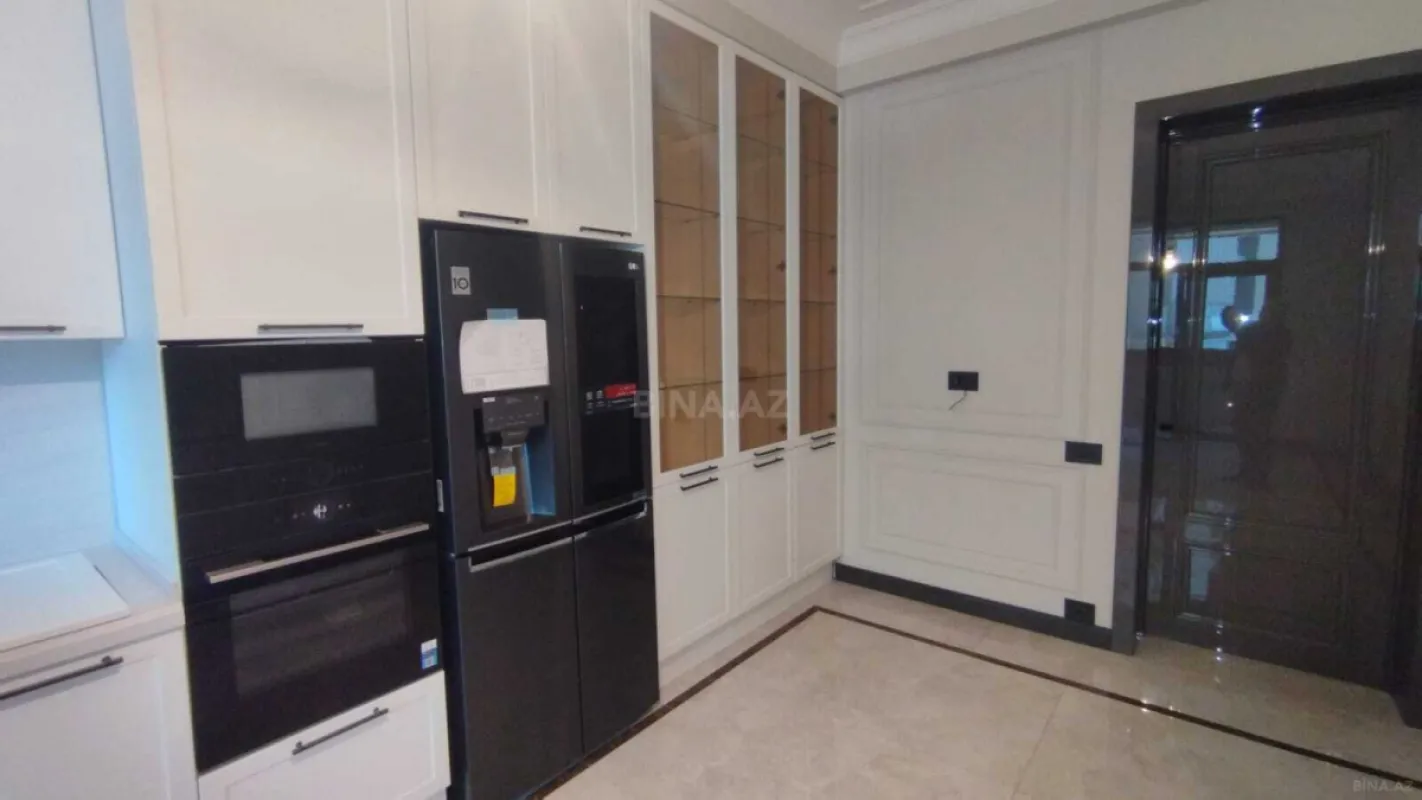 Satılır 4 otaqlı mənzil 221.4 m²