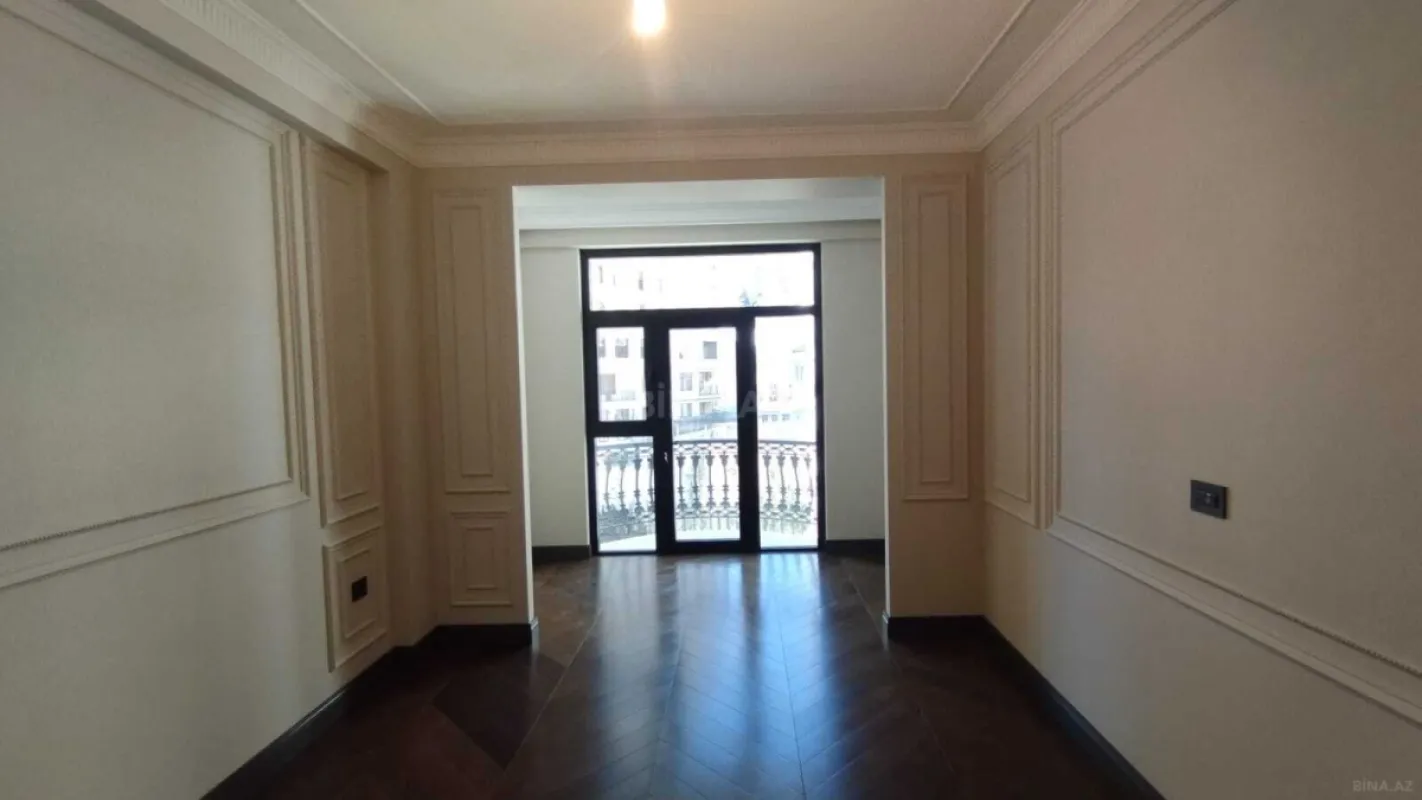 Satılır 4 otaqlı mənzil 221.4 m²