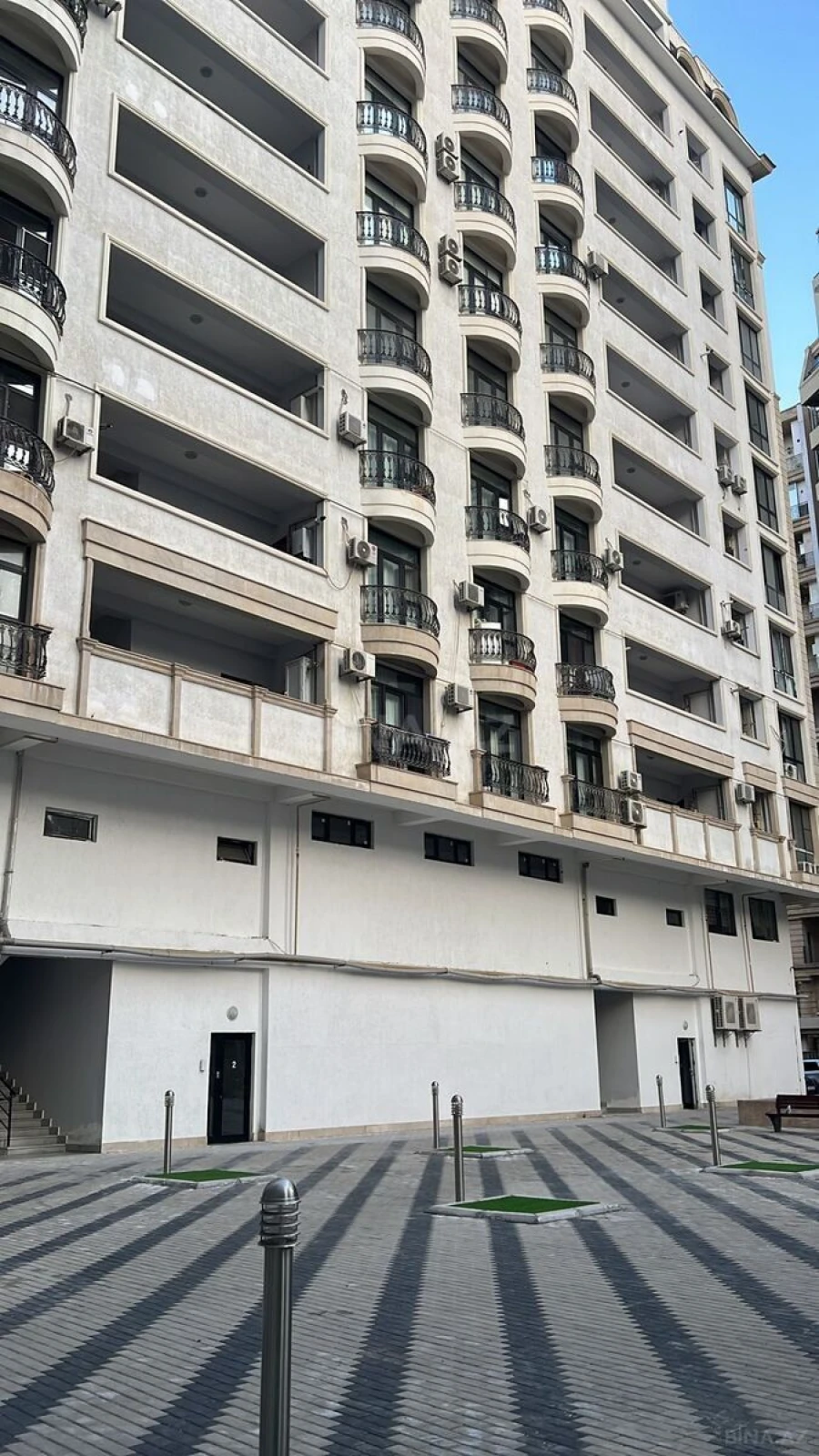 Satılır 4 otaqlı mənzil 221.4 m²
