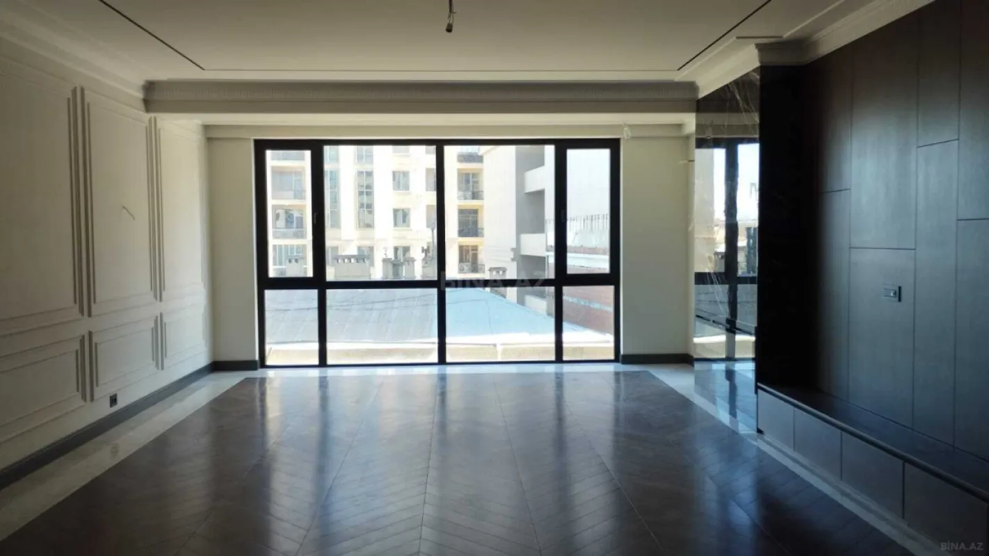 Satılır 4 otaqlı mənzil 221.4 m²