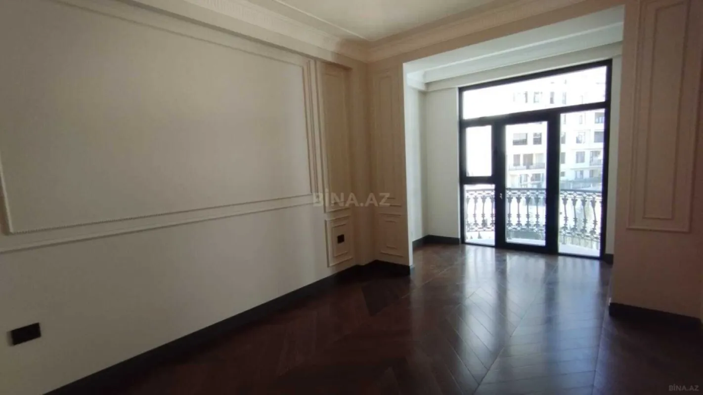 Satılır 4 otaqlı mənzil 221.4 m²