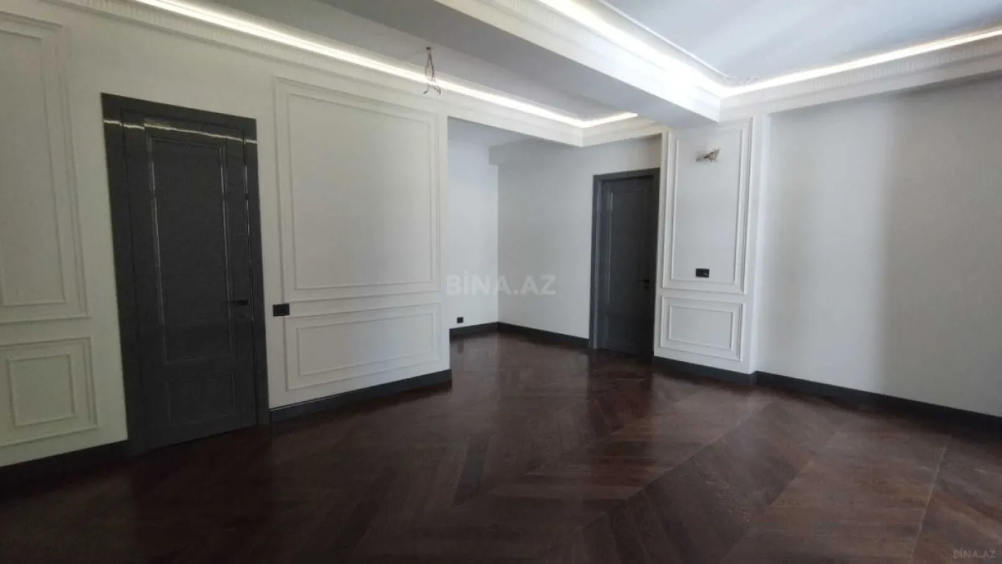 Satılır 4 otaqlı mənzil 221.4 m²