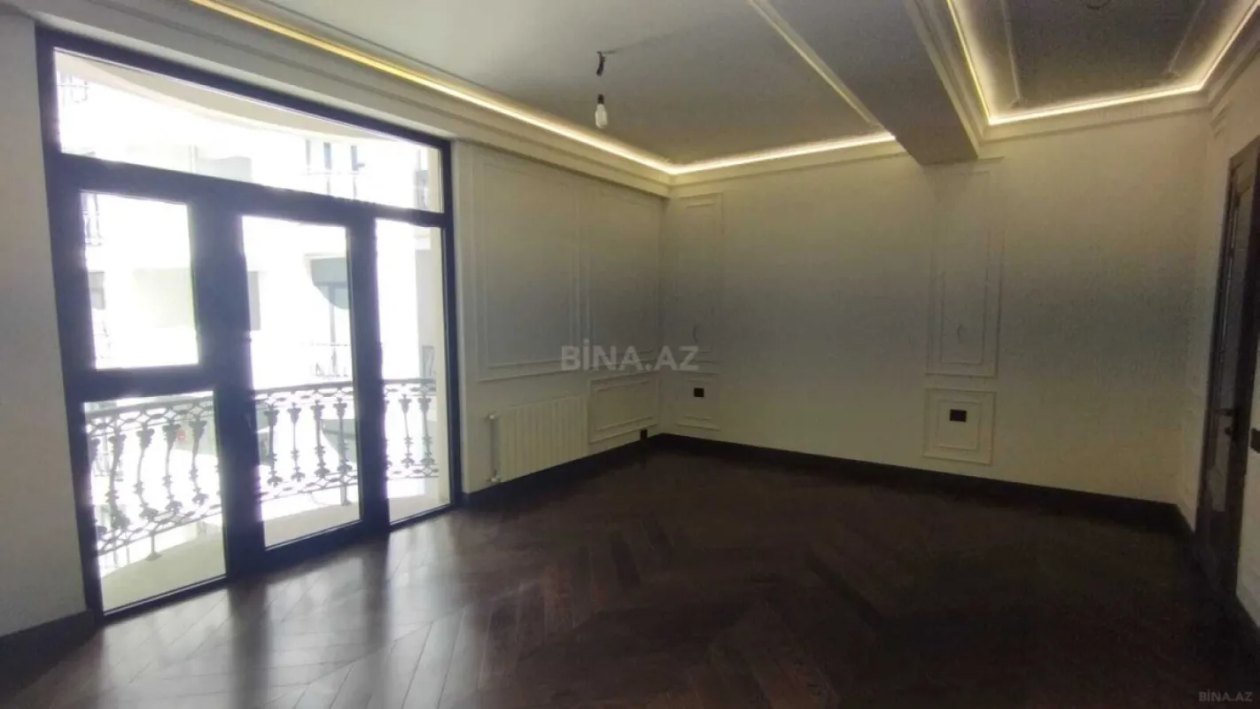 Satılır 4 otaqlı mənzil 221.4 m²