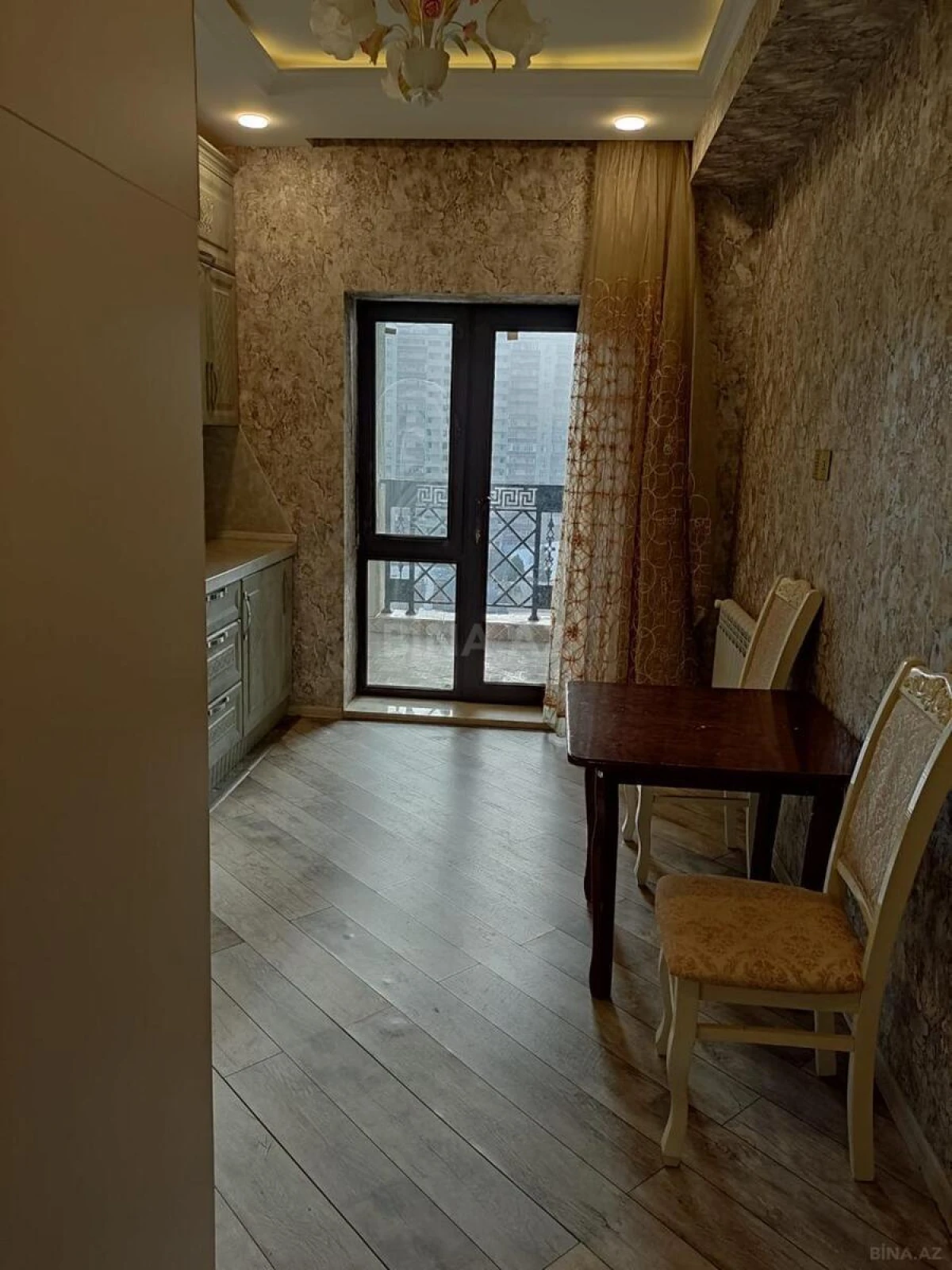 Kirayə verilir 2 otaqlı mənzil 85 m²