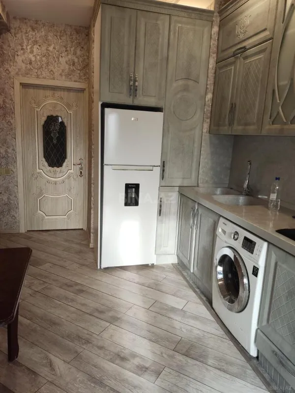 Kirayə verilir 2 otaqlı mənzil 85 m²