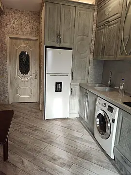 Kirayə verilir 2 otaqlı mənzil 85 m²