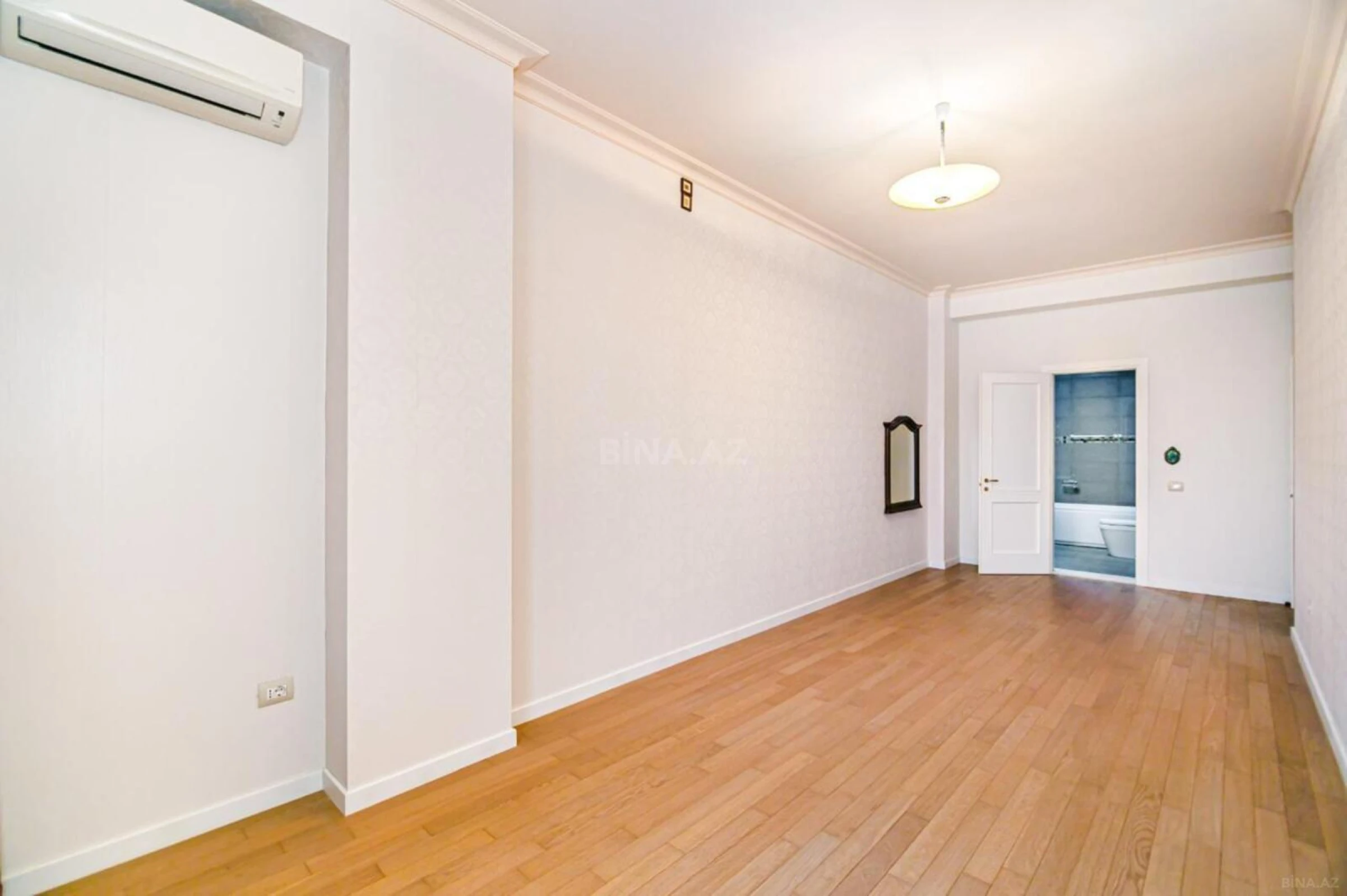 Satılır 3 otaqlı mənzil 153 m²