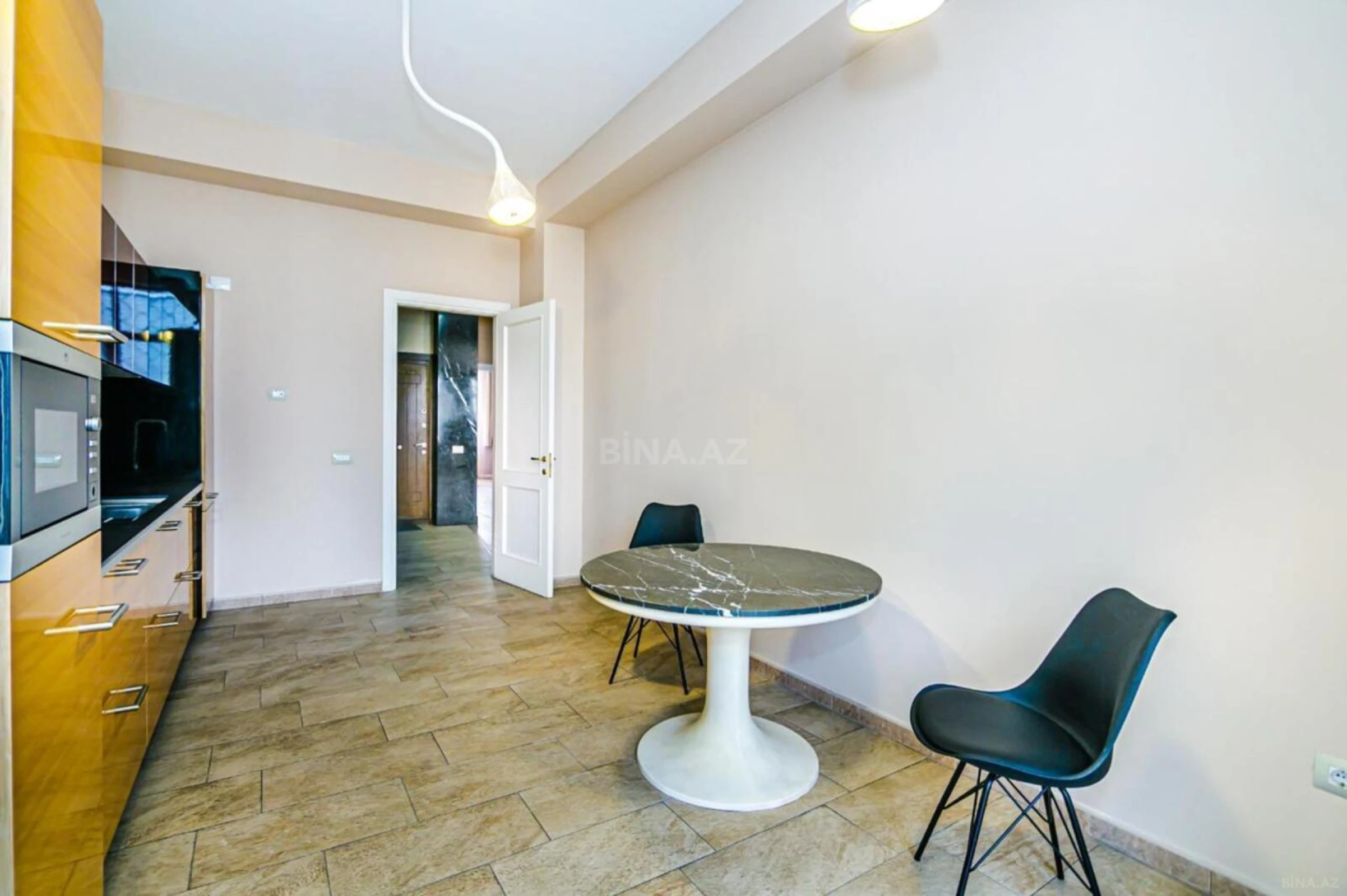 Satılır 3 otaqlı mənzil 153 m²