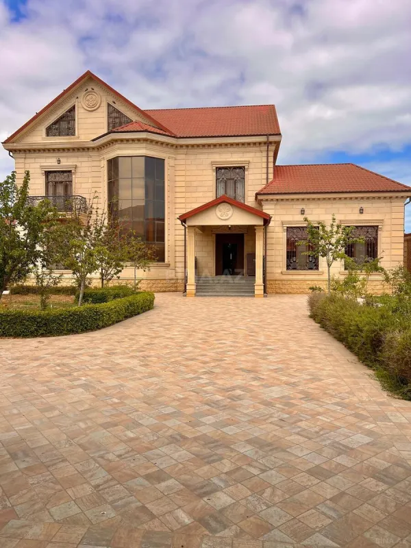 Satılır 6 otaqlı həyət evi 600 m²