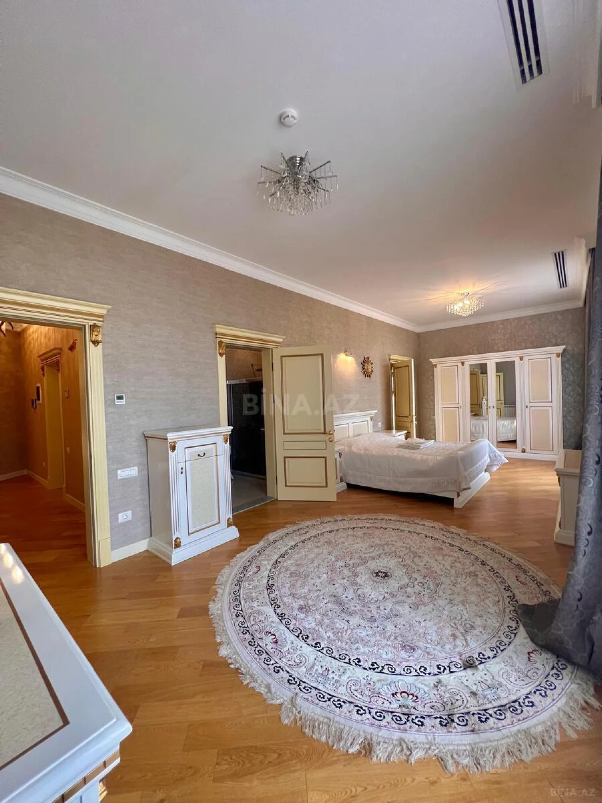 Satılır 6 otaqlı həyət evi 600 m²