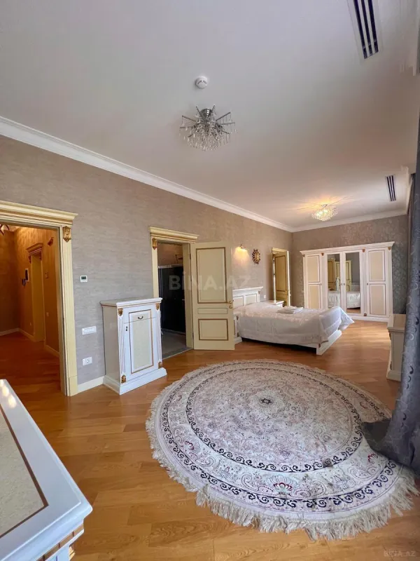 Satılır 6 otaqlı həyət evi 600 m²
