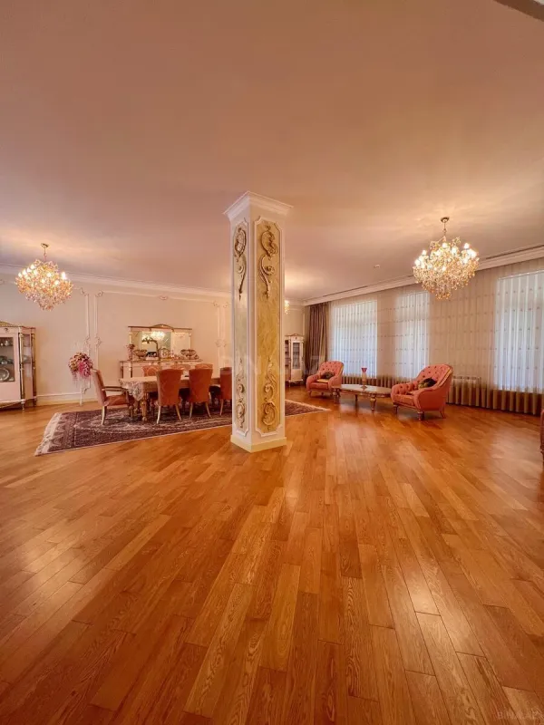 Satılır 6 otaqlı həyət evi 600 m²