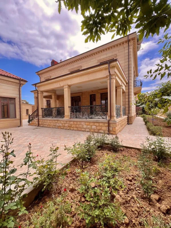 Satılır 6 otaqlı həyət evi 600 m²