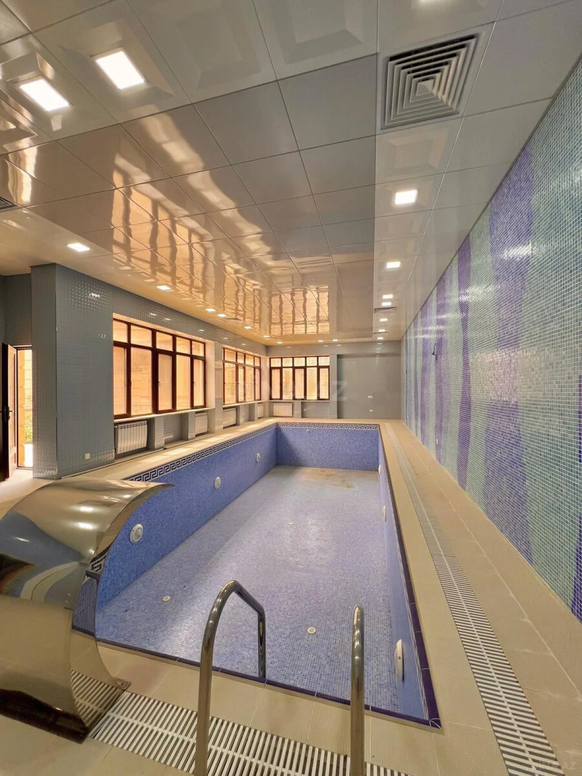 Satılır 6 otaqlı həyət evi 600 m²