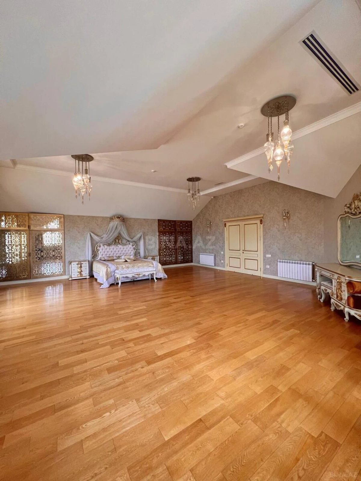 Satılır 6 otaqlı həyət evi 600 m²