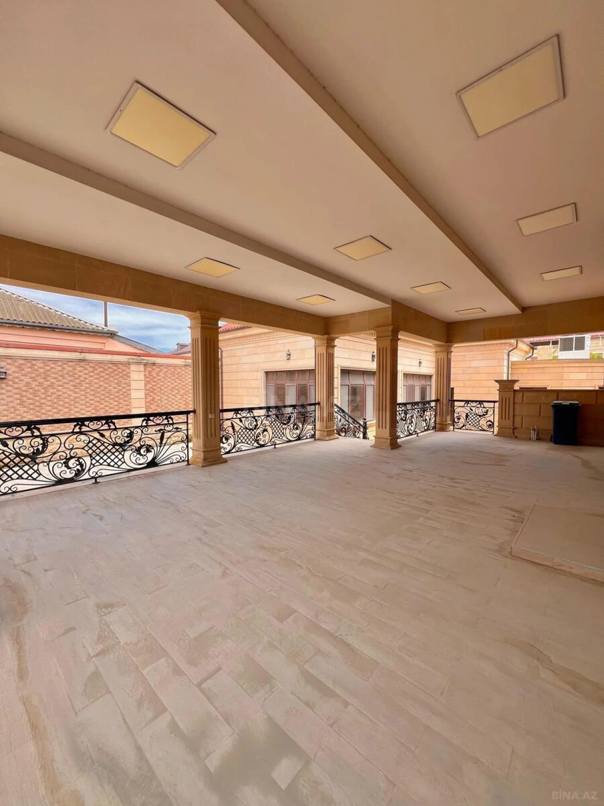 Satılır 6 otaqlı həyət evi 600 m²