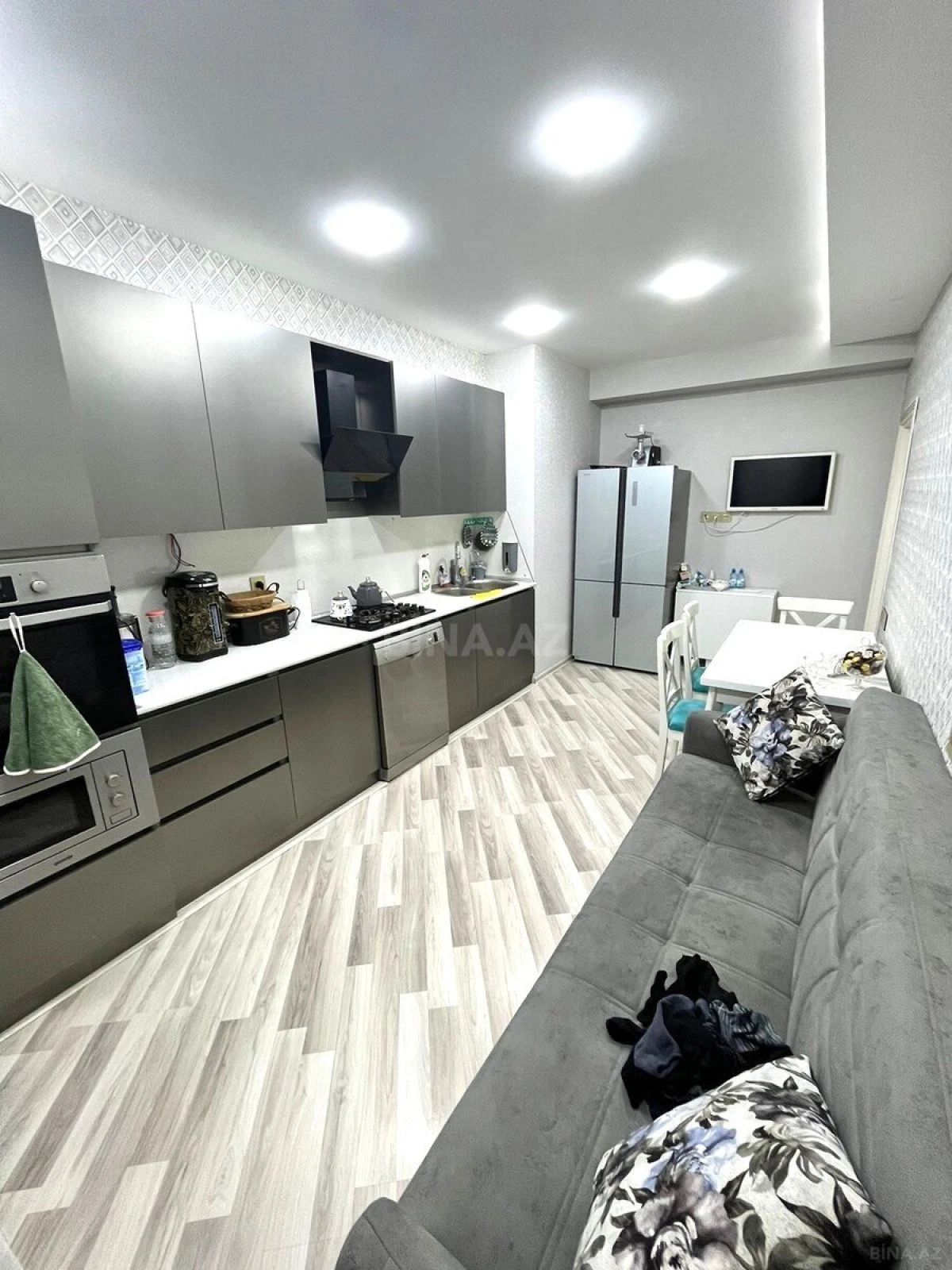 Satılır 2 otaqlı mənzil 110 m²