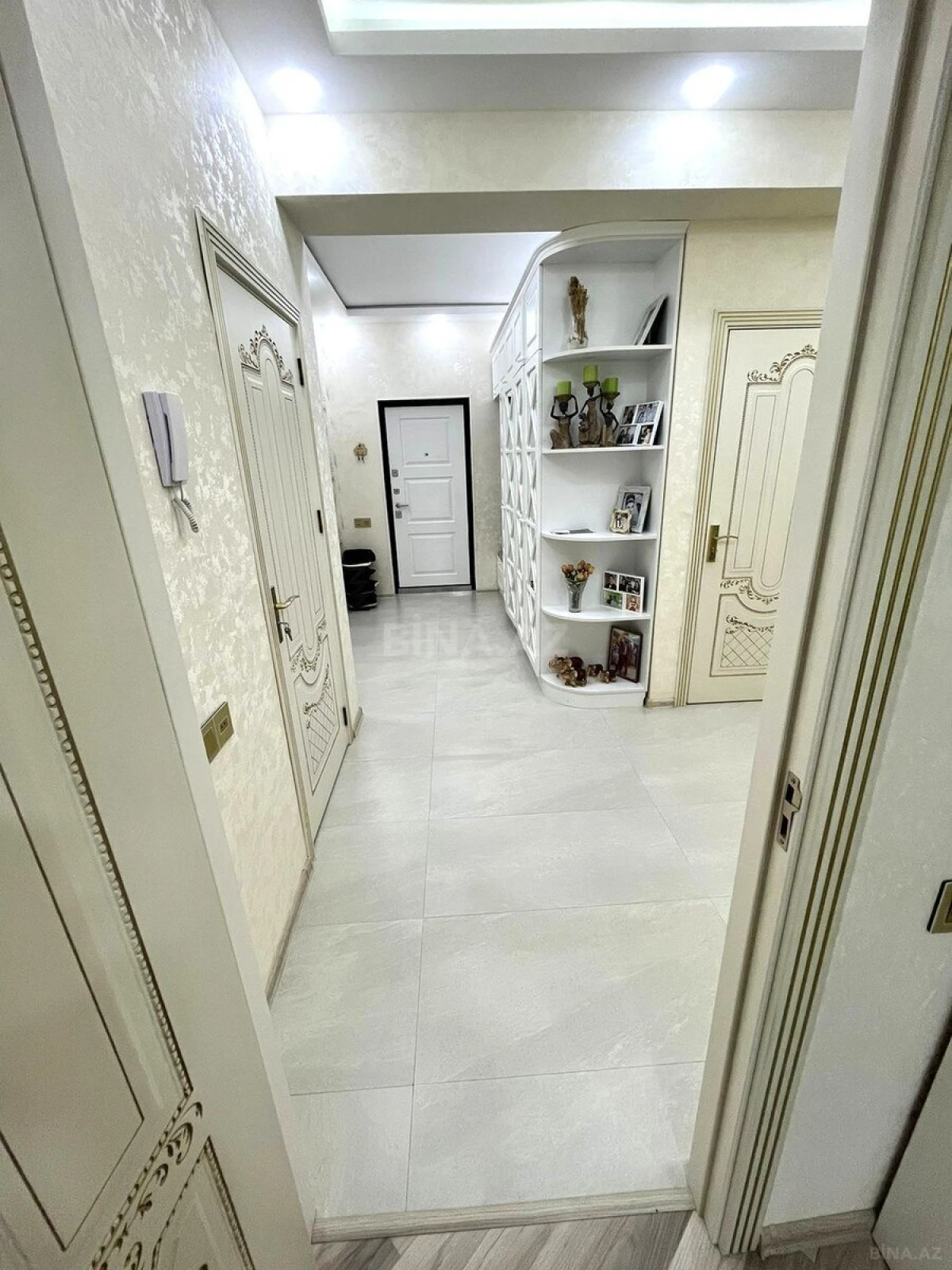 Satılır 2 otaqlı mənzil 110 m²