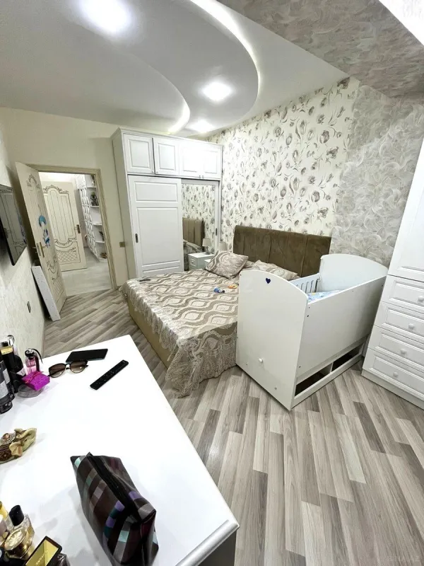 Satılır 2 otaqlı mənzil 110 m²