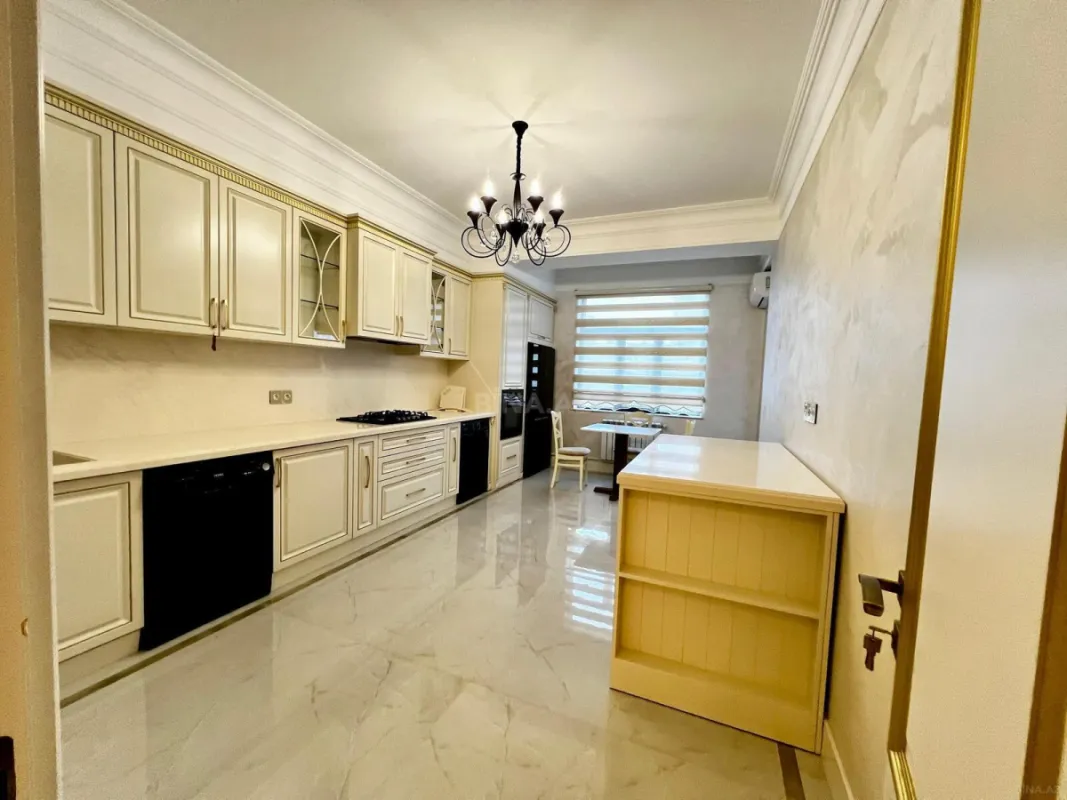 Satılır 3 otaqlı mənzil 120 m²
