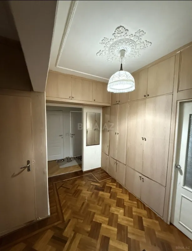 Satılır 4 otaqlı mənzil 105 m²