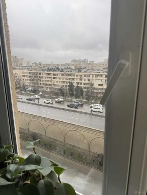 Satılır 4 otaqlı mənzil 105 m²