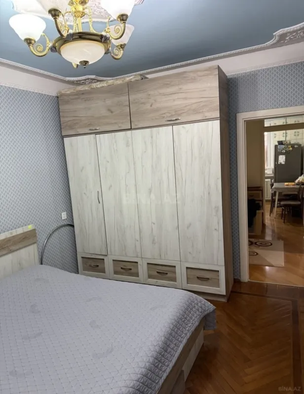 Satılır 4 otaqlı mənzil 105 m²