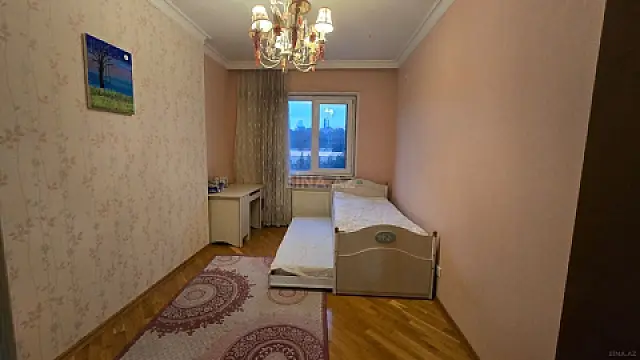 Satılır 3 otaqlı mənzil 150 m²