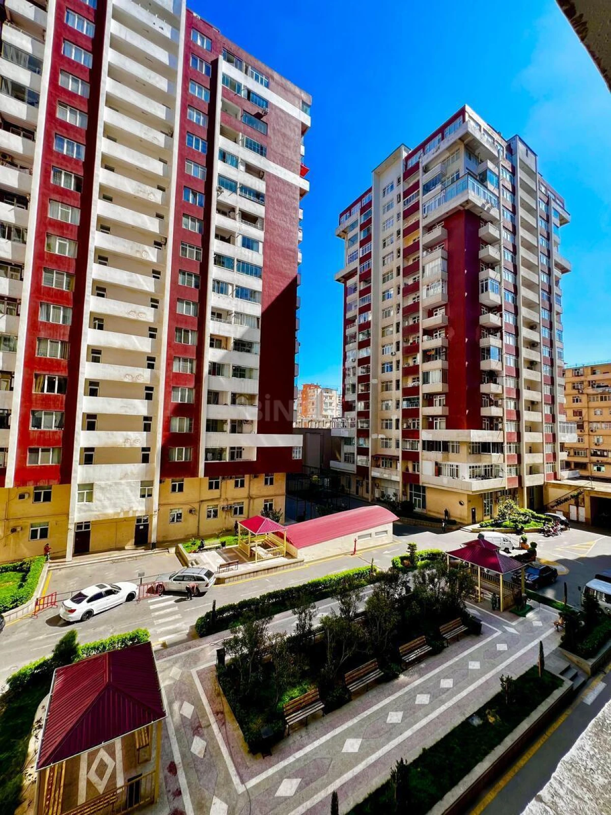 Satılır 2 otaqlı mənzil 71 m²