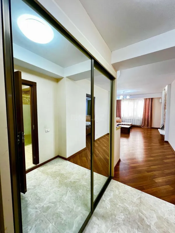Satılır 2 otaqlı mənzil 71 m²