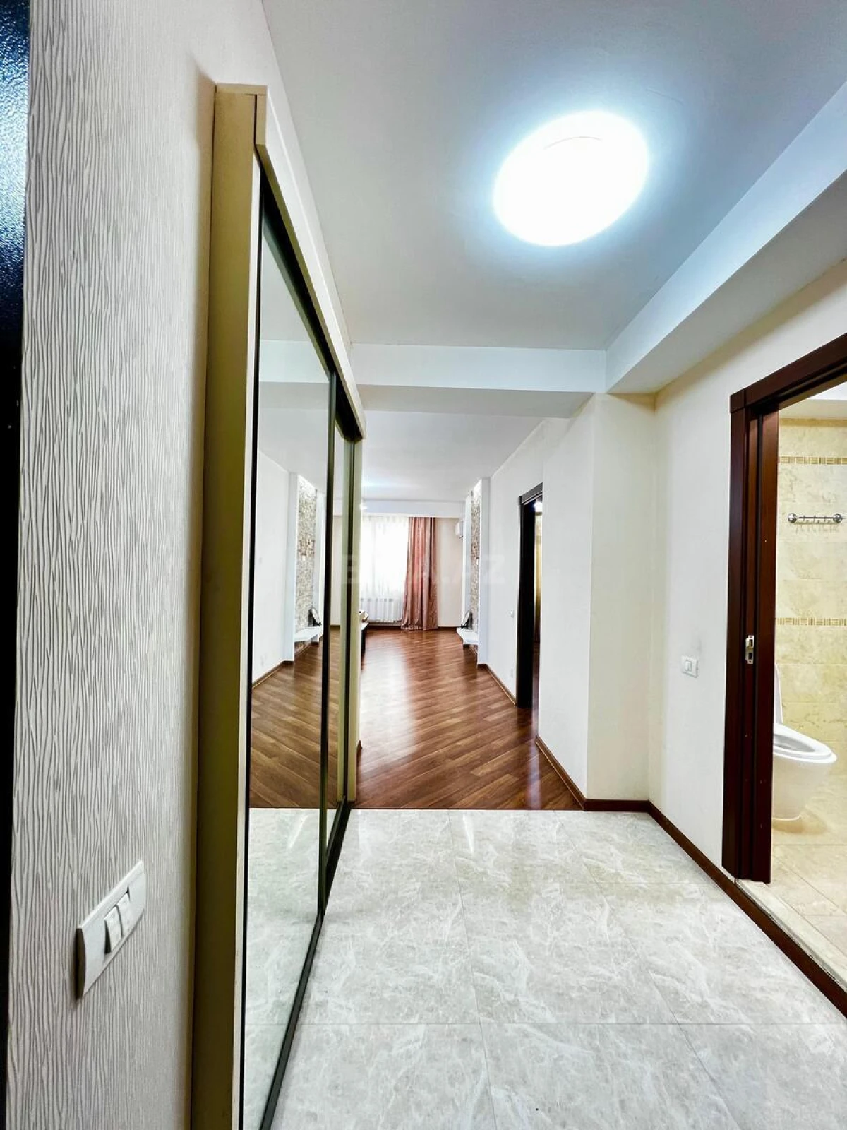 Satılır 2 otaqlı mənzil 71 m²