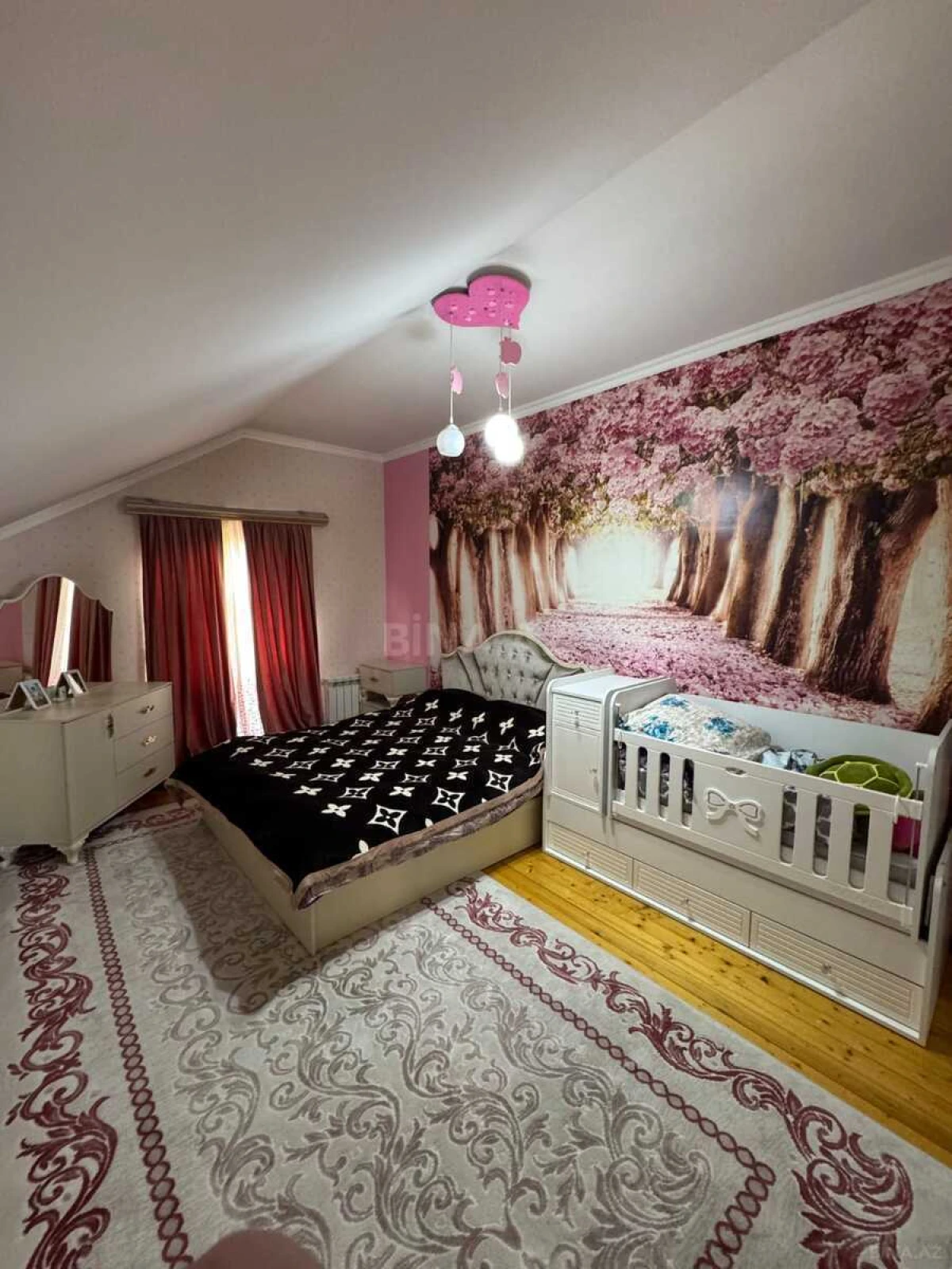 Satılır 6 otaqlı həyət evi 300 m²
