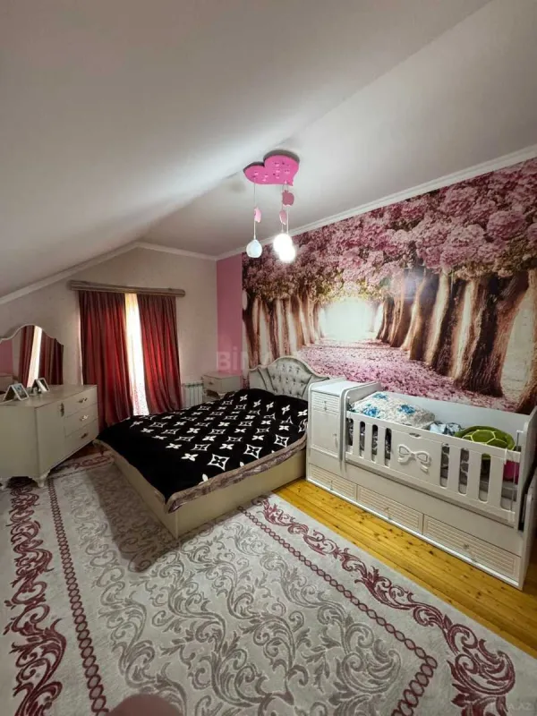 Satılır 6 otaqlı həyət evi 300 m²