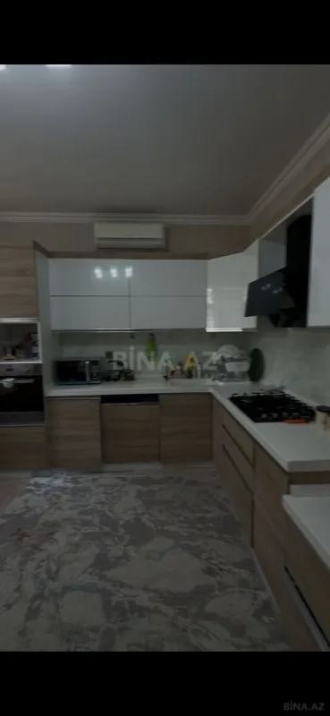 Satılır 6 otaqlı həyət evi 300 m²