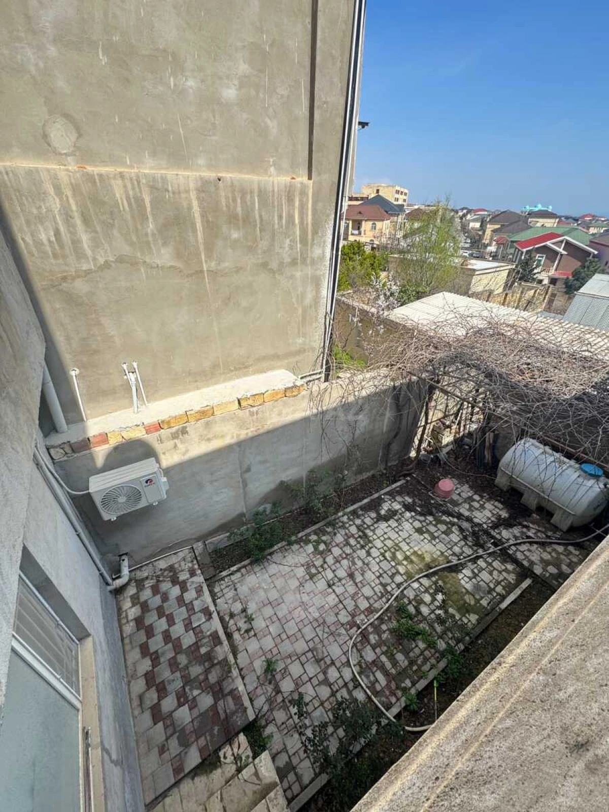 Satılır 6 otaqlı həyət evi 300 m²