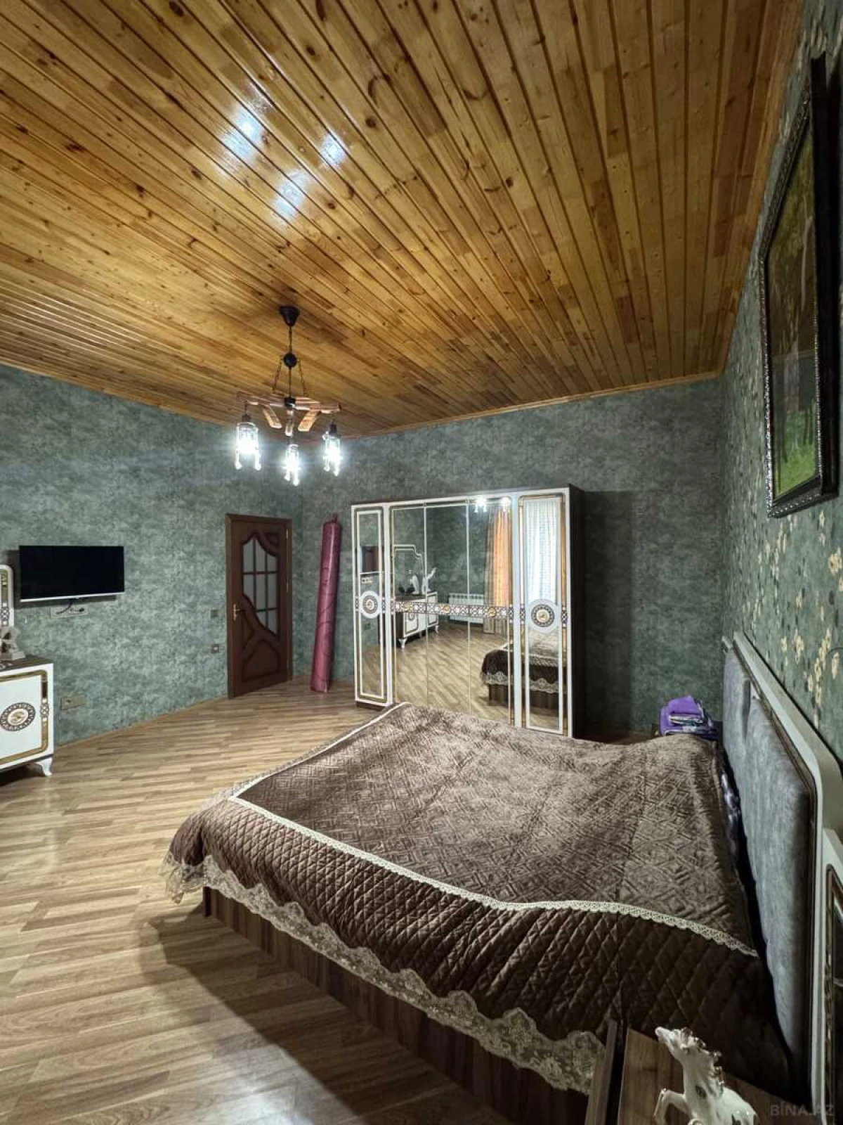 Satılır 6 otaqlı həyət evi 300 m²