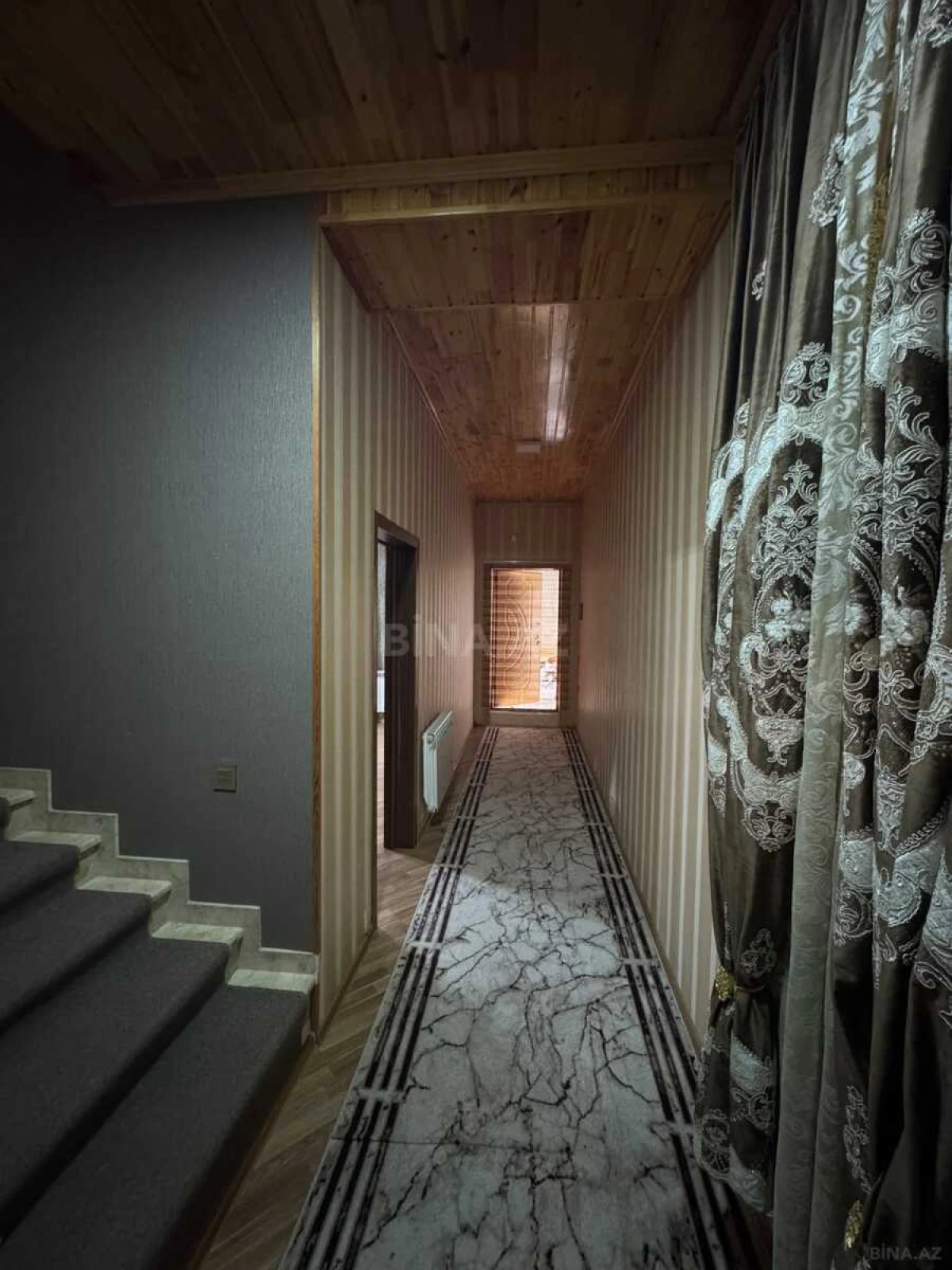 Satılır 6 otaqlı həyət evi 300 m²