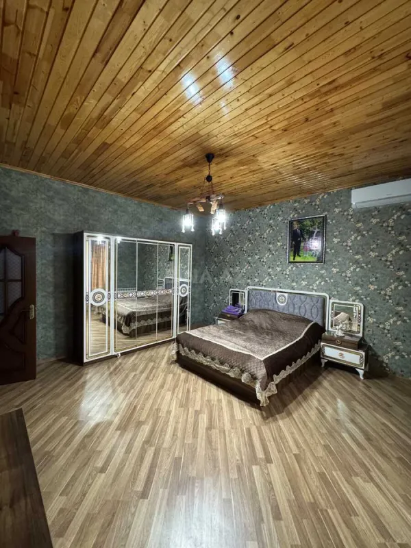 Satılır 6 otaqlı həyət evi 300 m²