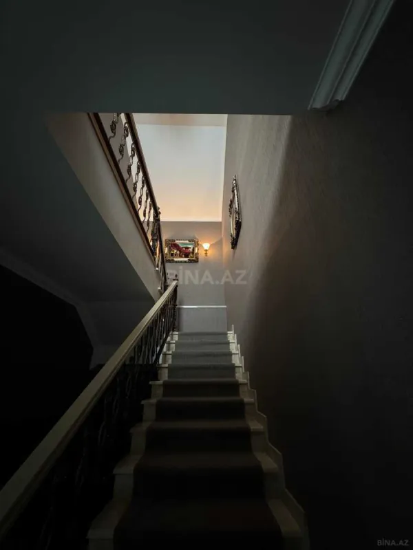 Satılır 6 otaqlı həyət evi 300 m²