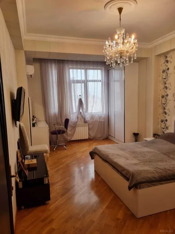 Satılır 4 otaqlı mənzil 120 m²