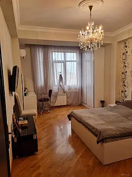 Satılır 4 otaqlı mənzil 120 m²
