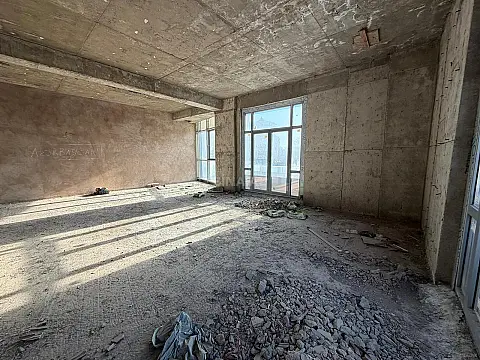 Satılır 4 otaqlı mənzil 165 m²