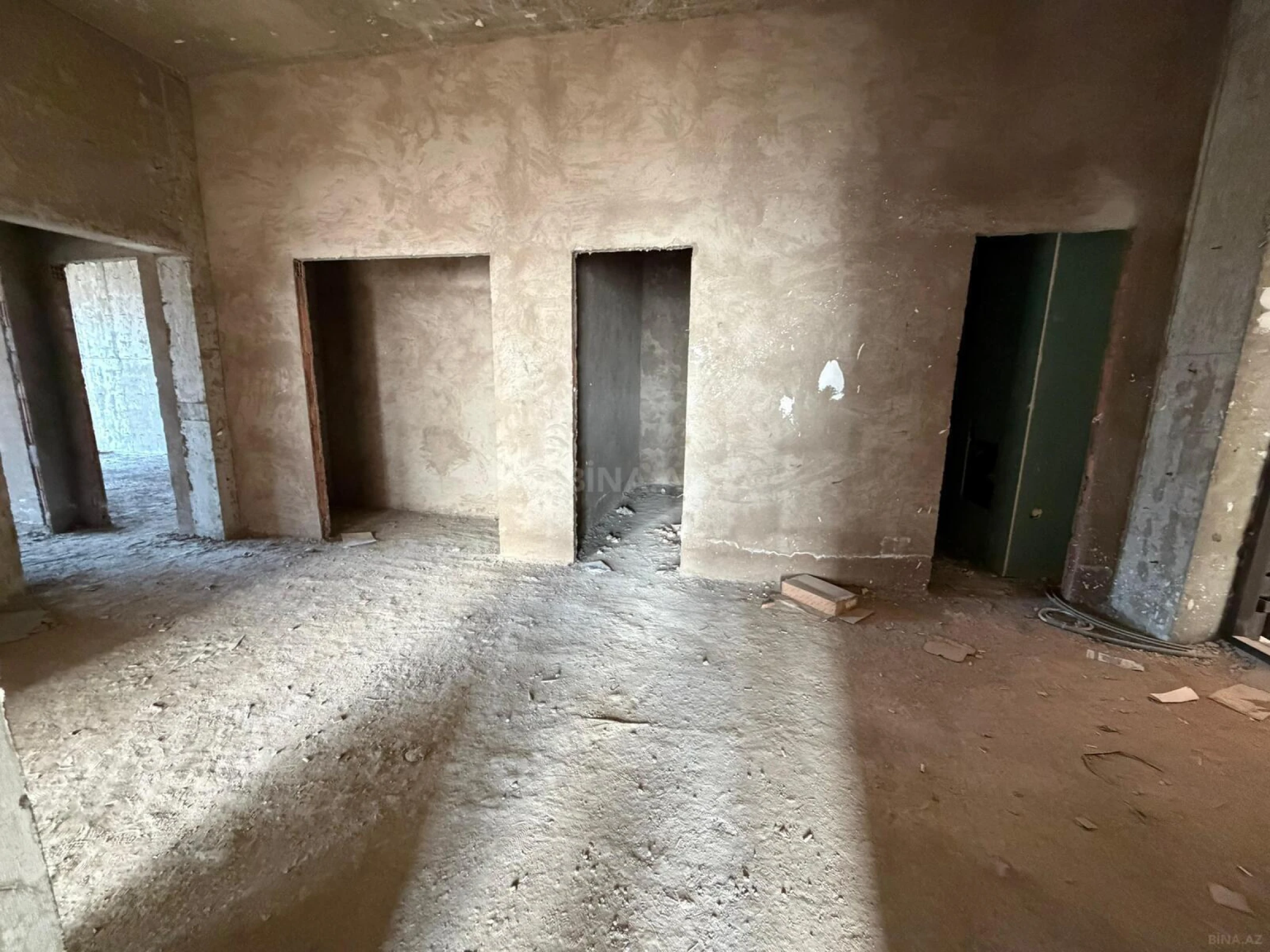 Satılır 4 otaqlı mənzil 165 m²