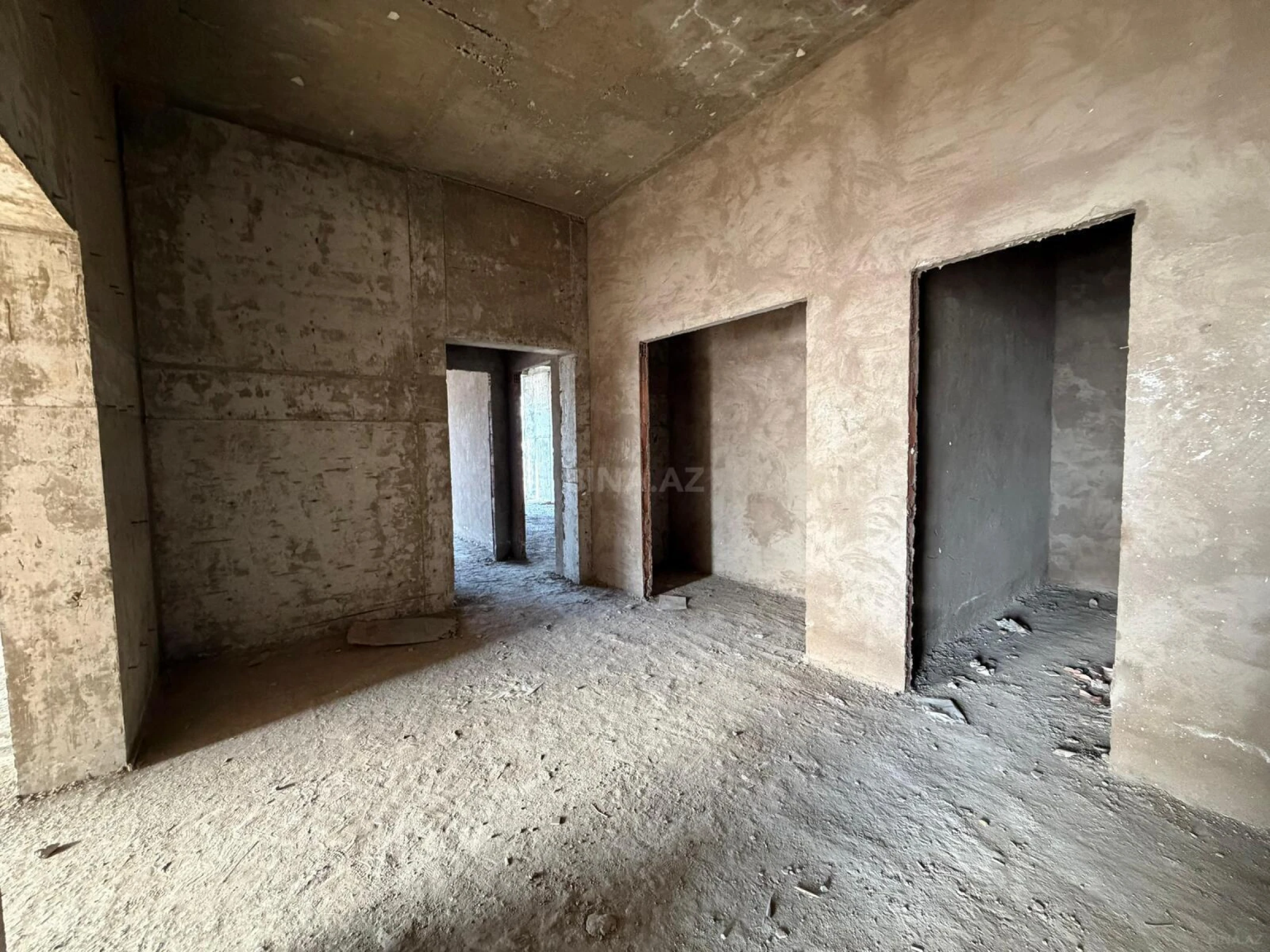 Satılır 4 otaqlı mənzil 165 m²