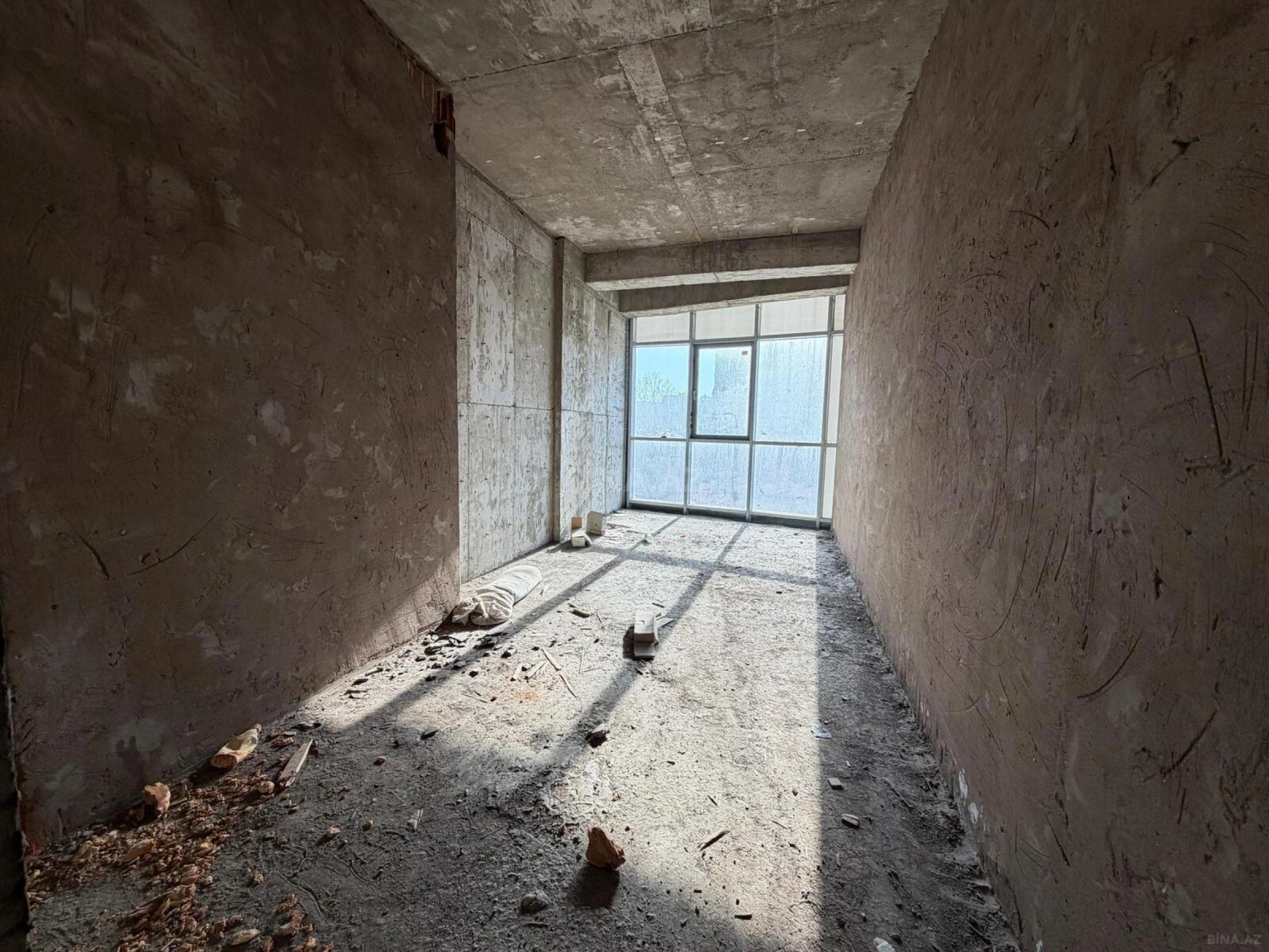 Satılır 4 otaqlı mənzil 165 m²