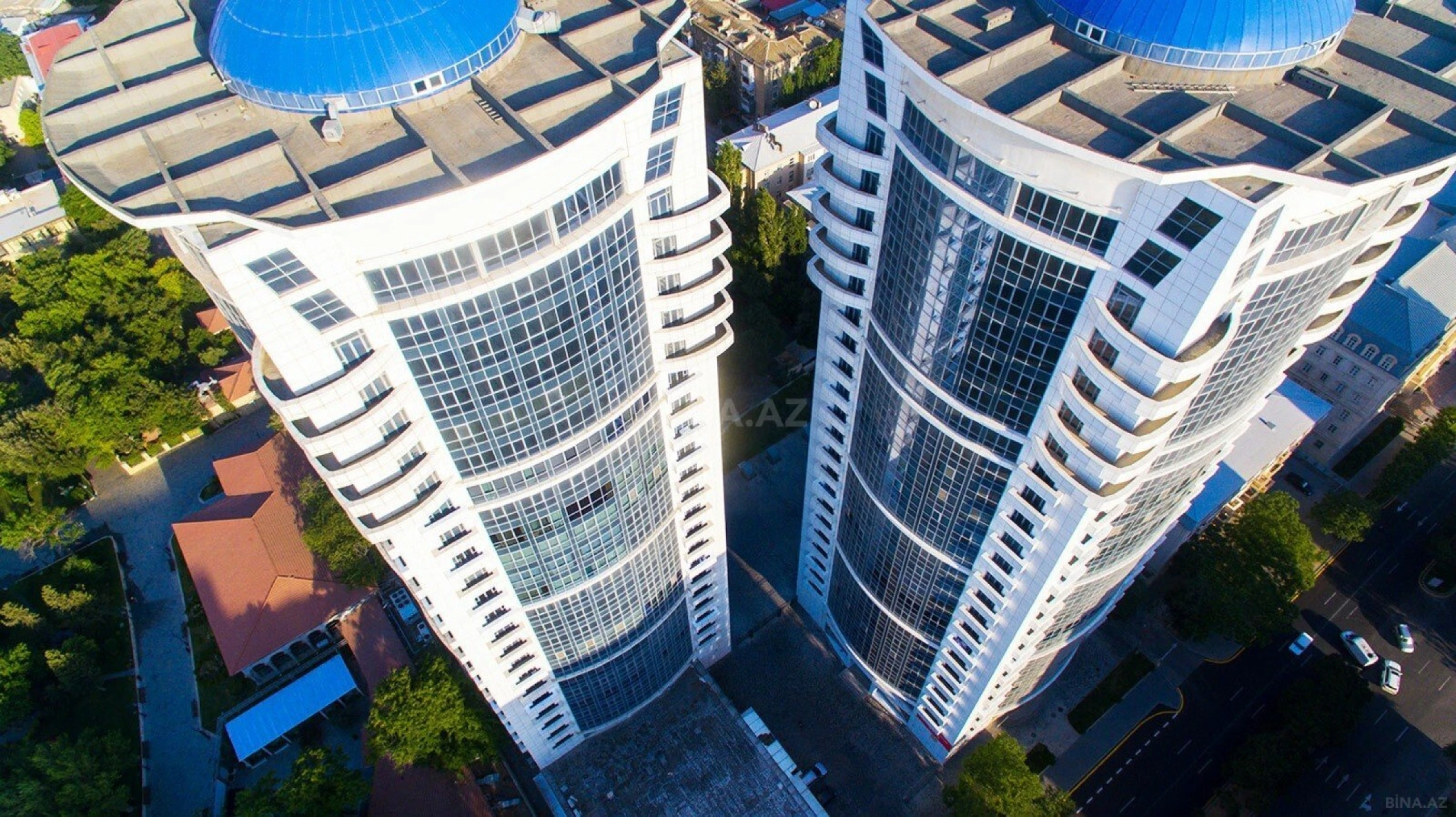 Satılır 4 otaqlı mənzil 165 m²