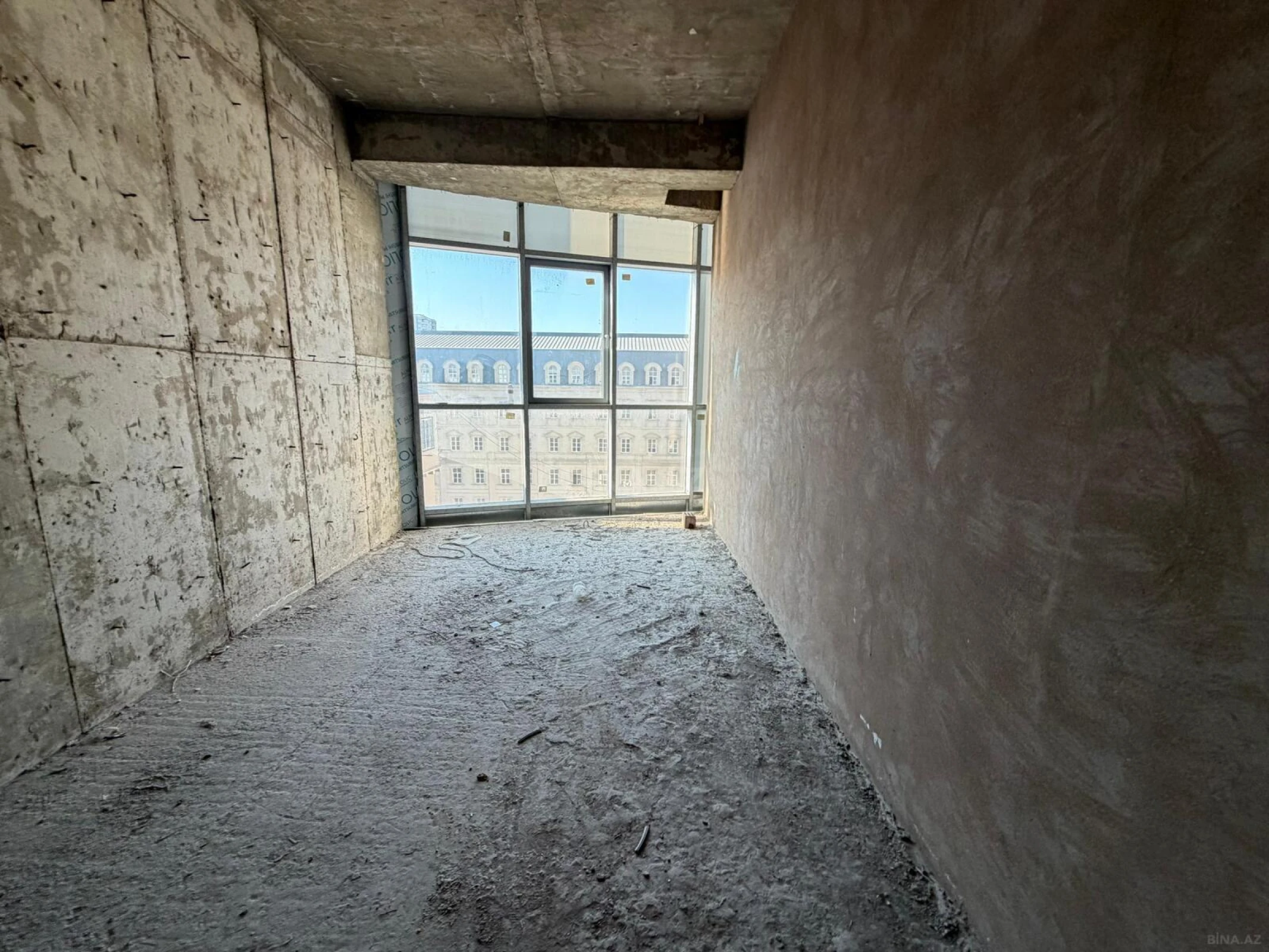 Satılır 4 otaqlı mənzil 165 m²