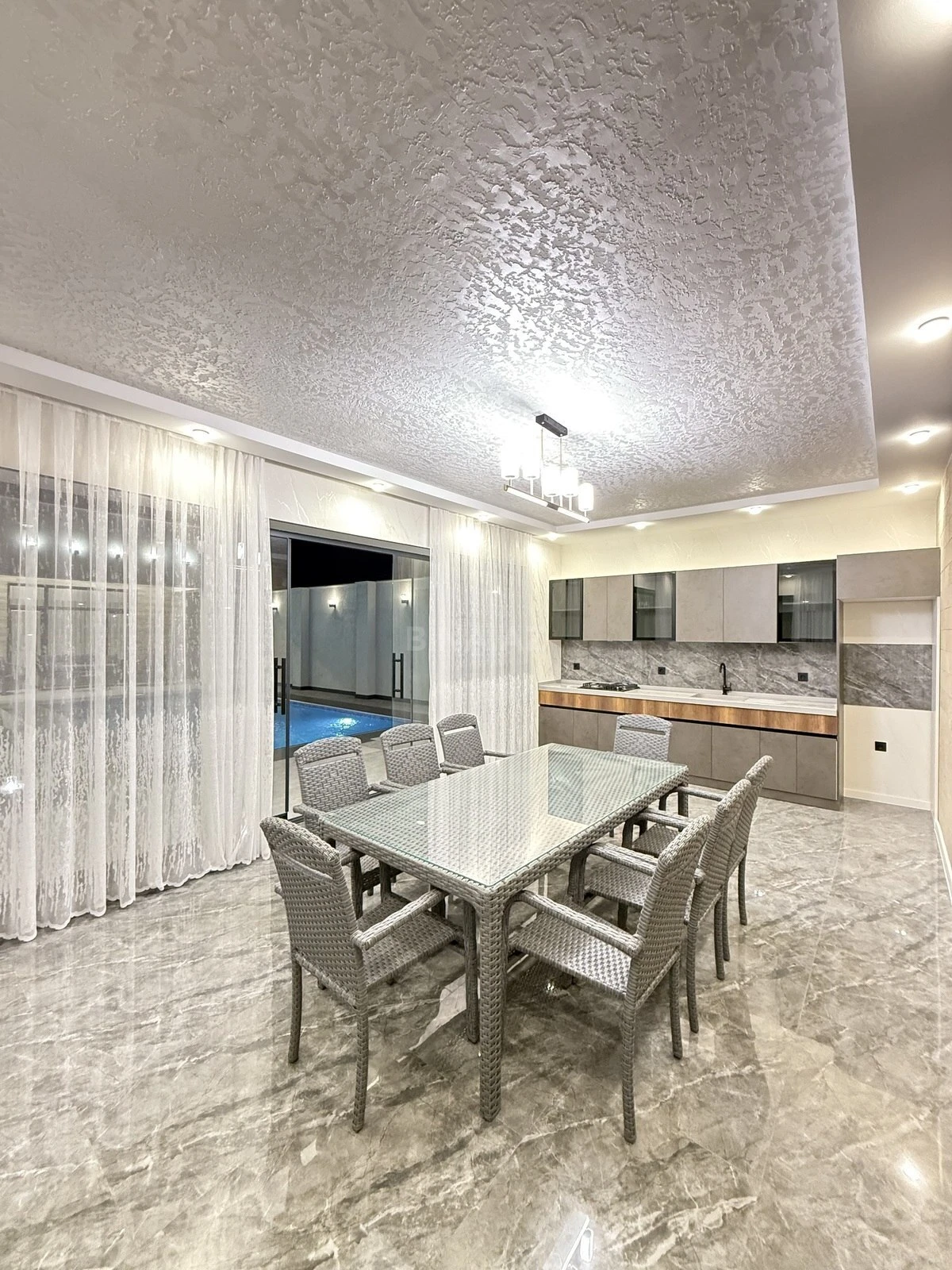 Satılır 5 otaqlı həyət evi 200 m²