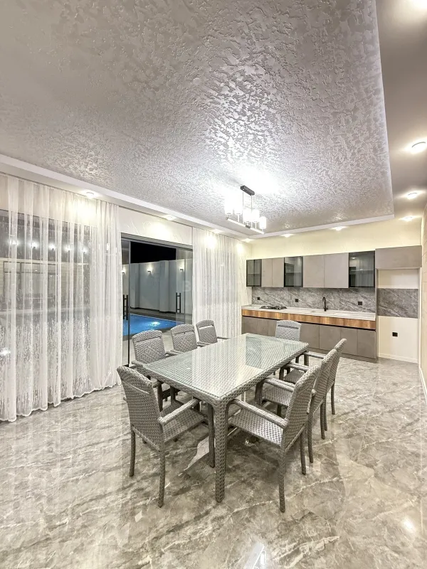 Satılır 5 otaqlı həyət evi 200 m²