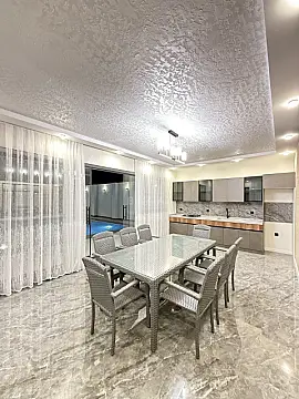 Satılır 5 otaqlı həyət evi 200 m²